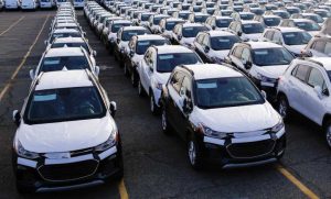واردات خودروهای لوکس تاثیری بر کاهش قیمت‌ها ندارد
